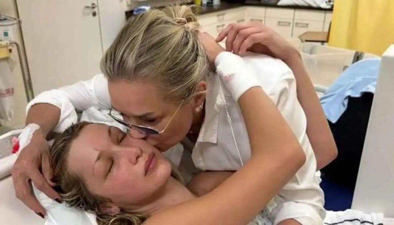 صورة حول : بيلا حديد تكشف معركتها مع داء لايم بيلا حديد تكشف معركتها مع داء لايم