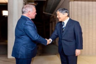 عاجل | الملك يبحث مع إمبراطور اليابان الشراكة الاستراتيجية بين البلدين