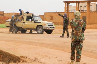 رئيس مفوضية الاتحاد الإفريقي يحذر من حصار متشددين يهدد مالي