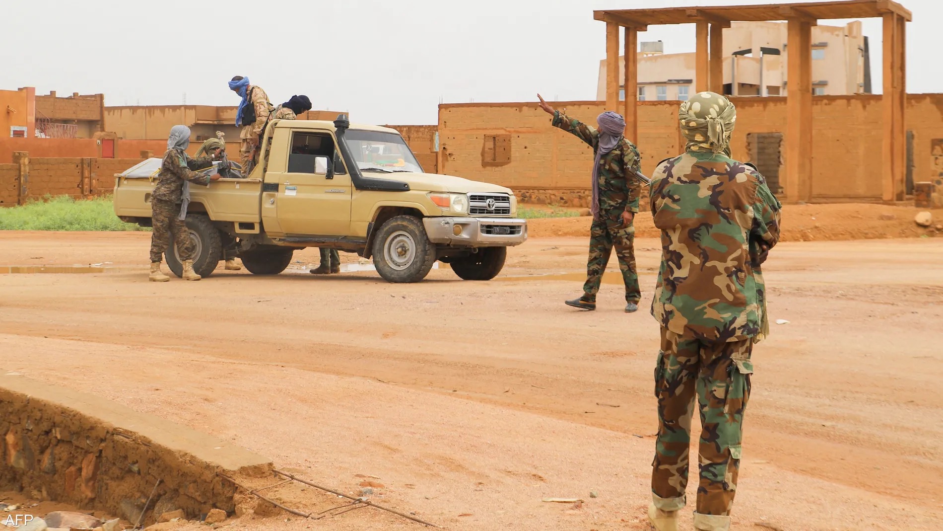 رئيس مفوضية الاتحاد الإفريقي يحذر من حصار متشددين يهدد مالي