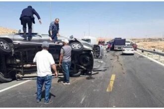 وفاة شخص وإصابة آخر في حادث تصادم على الطريق الصحراوي