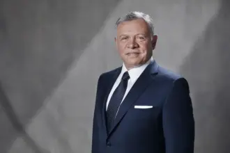 عاجل | الملك يبحث تعزيز التعاون الدفاعي مع سيراليون