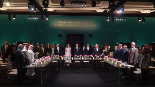 صورة حول : مندوبا عن الملك والملكة.. الأمير طلال يكرم الفائزين بجائزة الحسين لأبحاث السرطان مندوبا عن الملك والملكة.. الأمير طلال يكرم الفائزين بجائزة الحسين لأبحاث السرطان