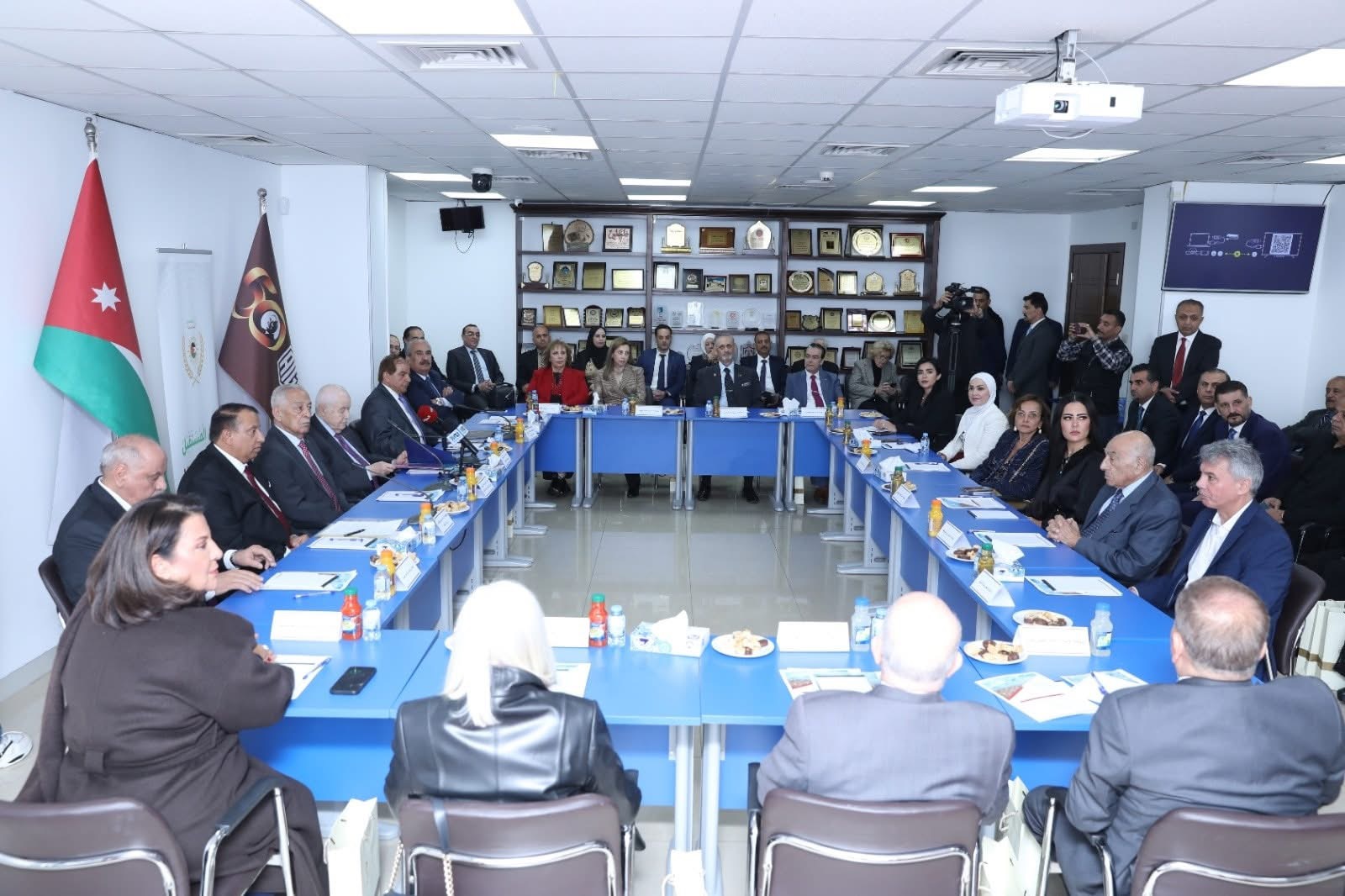 صورة حول : تحت رعاية رئيس الديوان الملكي الهاشمي… إشهار جمعية “أردن المستقبل” في عمّان تحت رعاية رئيس الديوان الملكي الهاشمي… إشهار جمعية “أردن المستقبل” في عمّان