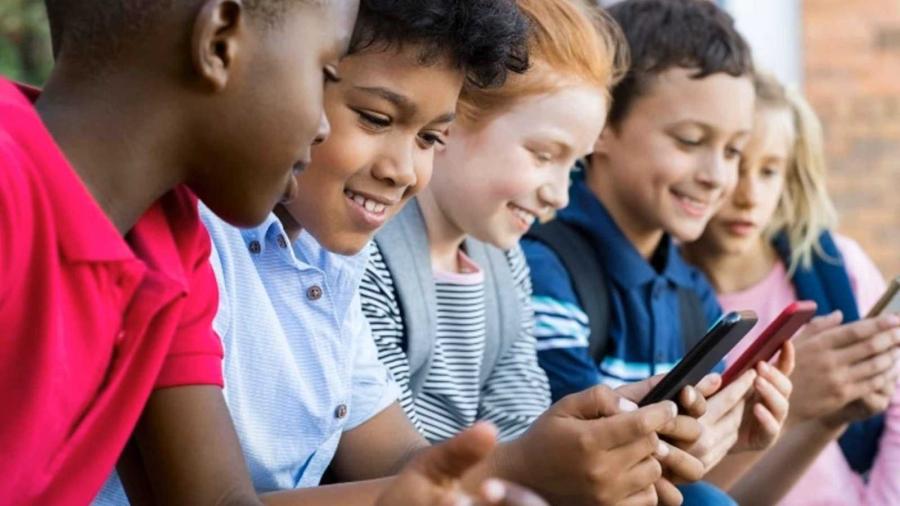 صورة حول : بعد أستراليا… هل يفرض الأردن قيوداً صارمة لحماية الأطفال على الإنترنت؟ بعد أستراليا… هل يفرض الأردن قيوداً صارمة لحماية الأطفال على الإنترنت؟