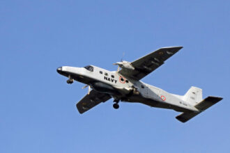 تحطم طائرة هندية خلال عرض بمعرض دبي للطيران