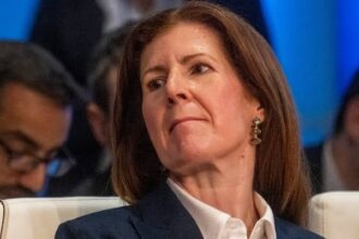 وزيرة التنمية البريطانية تؤكد دعم وقف إطلاق النار وزيادة المساعدات الإنسانية