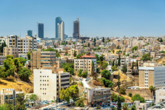 طقس معتدل اليوم وعدم استقرار مع ساعات الليل