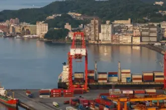 بكين تتهم طوكيو بتجاوز “الخط الأحمر” بشأن تايوان