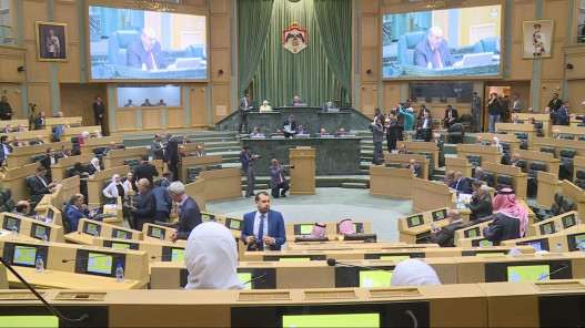 نواب يطالبون الحكومة بإعادة النظر برخص القيادة ومخالفات السير( وثيقة)