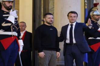 ماكرون يستقبل زيلينسكي الاثنين في باريس