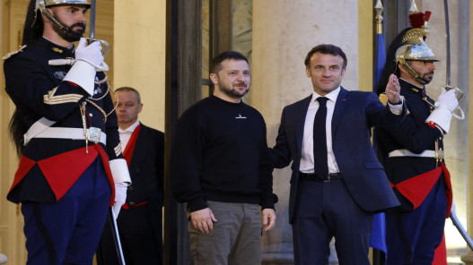 ماكرون يستقبل زيلينسكي الاثنين في باريس