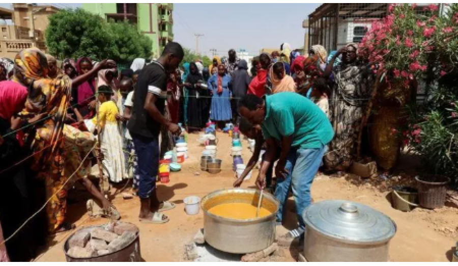 صورة حول : أكثر من 14 مليون شخص نازح ولاجئ .. السودان يغرق في أزمة إنسانية أكثر من 14 مليون شخص نازح ولاجئ .. السودان يغرق في أزمة إنسانية