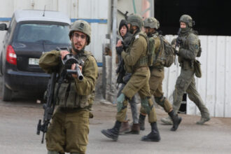 الاحتلال يشن حملة اقتحامات واعتقالات غربي سلفيت