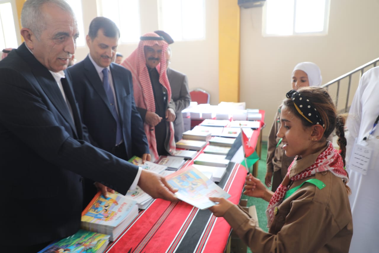 وزير الثقافة يفتتح الدورة 19 لمهرجان مكتبة الأسرة الأردنية في وادي عربة وقريقرة وفينان