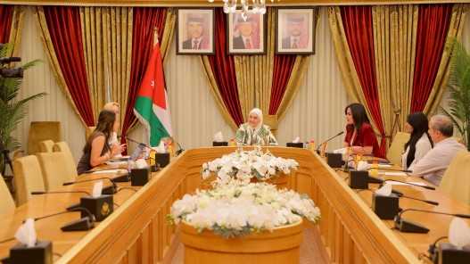 العين إحسان بركات تستقبل وفداً طلابياً أميركياً وتؤكد دعم الأردن لحقوق الفلسطينيين