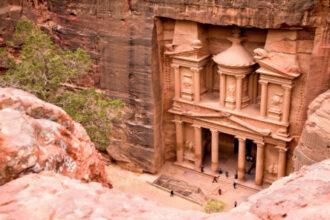 قفزة سياحية في البترا: 81 ألف زائر خلال تشرين الأول