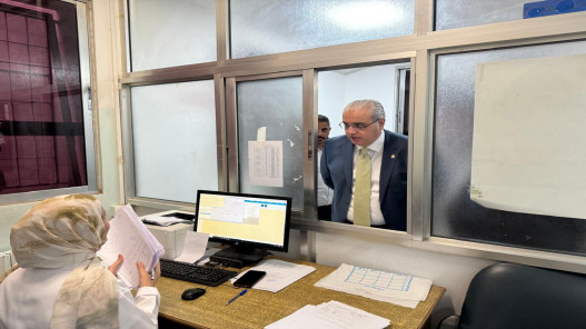 وزير الصحة يتفقد مستشفى النديم ومركز مأدبا الشامل