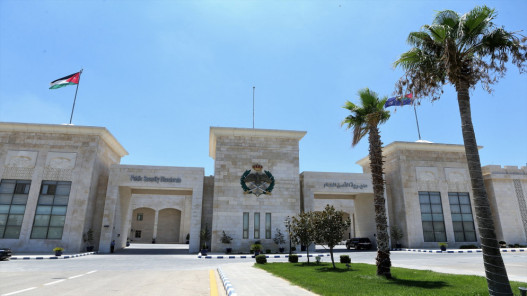 صورة حول : عاجل | الأمن العام يطيح بفتاتين سرقتا 100 ألف دينار ومصوغات ذهبية عاجل | الأمن العام يطيح بفتاتين سرقتا 100 ألف دينار ومصوغات ذهبية