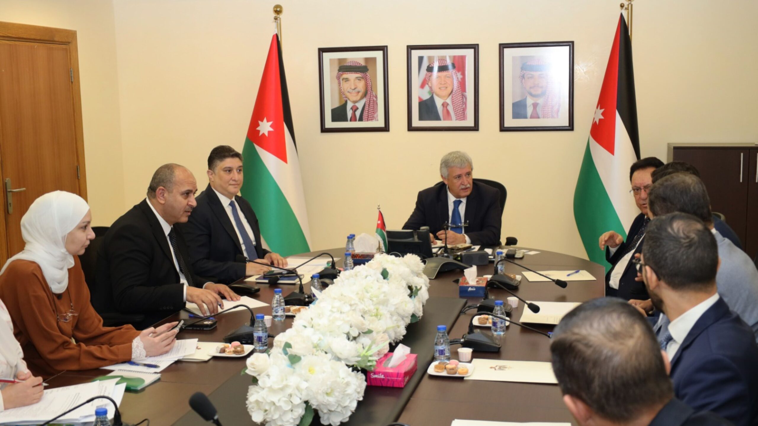 صورة حول : وزير النقل يبحث تعزيز التعاون مع الاتحاد الدولي للنقل لتطوير النقل البري بالأردن وزير النقل يبحث تعزيز التعاون مع الاتحاد الدولي للنقل لتطوير النقل البري بالأردن