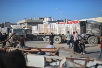 4453 شاحنة فقط دخلت غزة منذ وقف النار