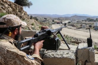 رغم مفاوضات الهدنة.. باكستان تطلق مقذوفات على الأراضي الأفغانية