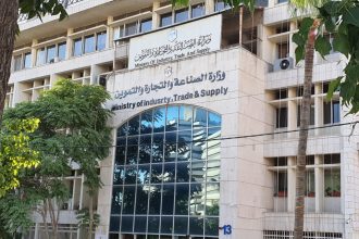 وزارة الصناعة تطرح عطاء لشراء 100–120 ألف طن شعير