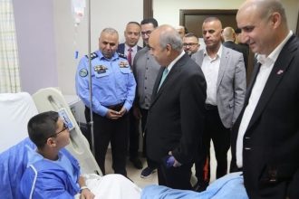 وزير التربية يتابع حالات المعلمين والطلبة بعد حادث تسرب مادة كيميائية