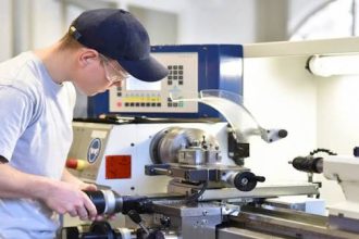 الحكومة : توفير 100 ألف فرصة عمل عبر التعليم المهني بحلول 2032