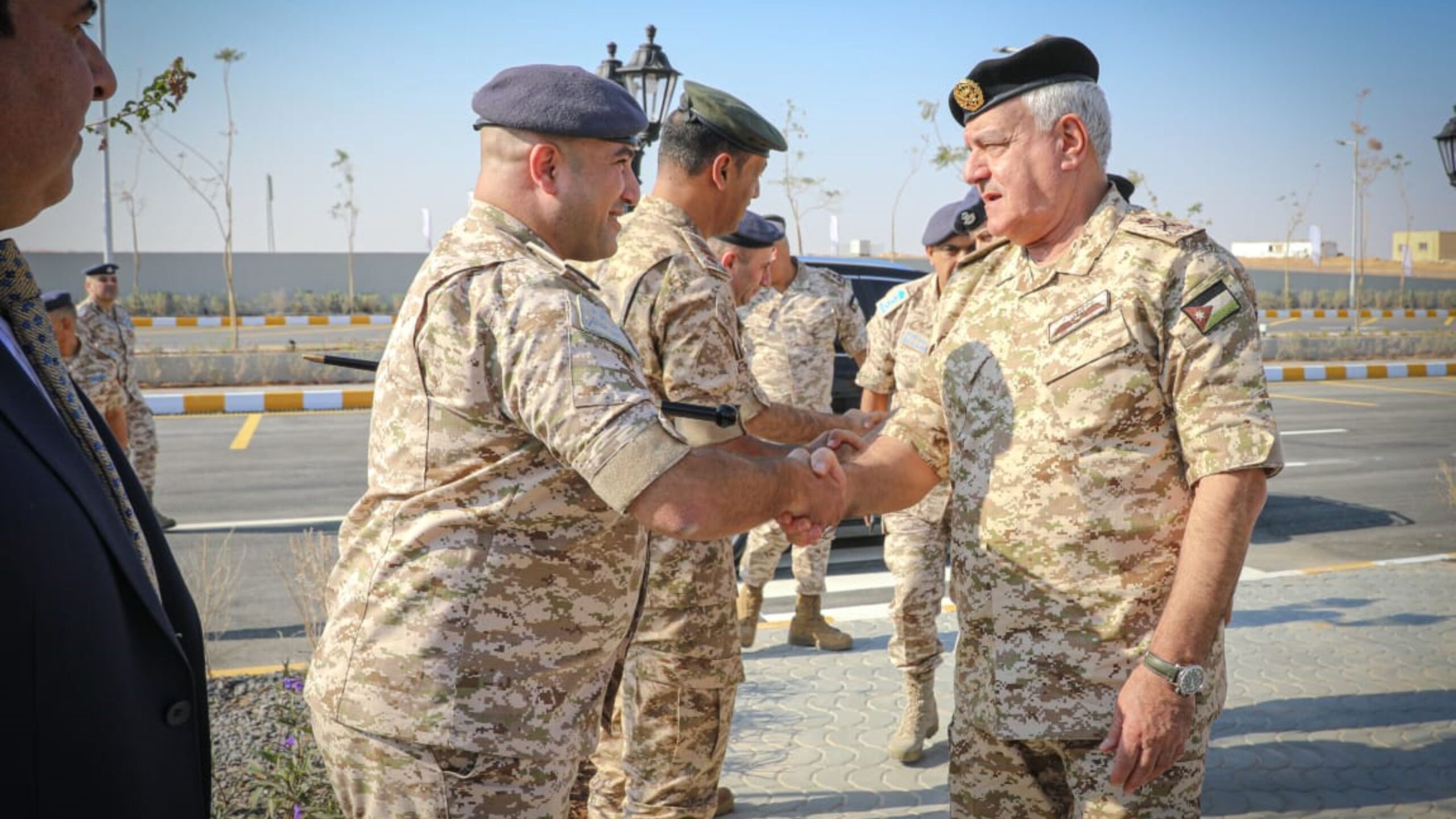 صورة حول : الحنيطي يزور قاعدة الشهيد موفق السلطي ويطلع على مشاريع التحديث الحنيطي يزور قاعدة الشهيد موفق السلطي ويطلع على مشاريع التحديث