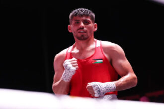 زياد عشيش يهدي الأردن ذهب التضامن الإسلامي في الرياض