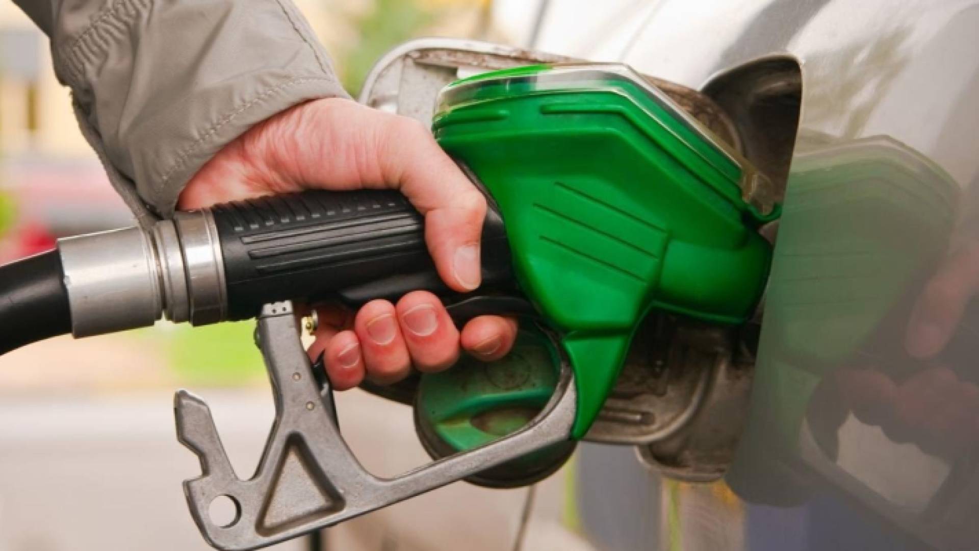 صورة حول : الحكومة السورية تخفّض أسعار المشتقات النفطية وتعلن التسعيرة الجديدة الحكومة السورية تخفّض أسعار المشتقات النفطية وتعلن التسعيرة الجديدة