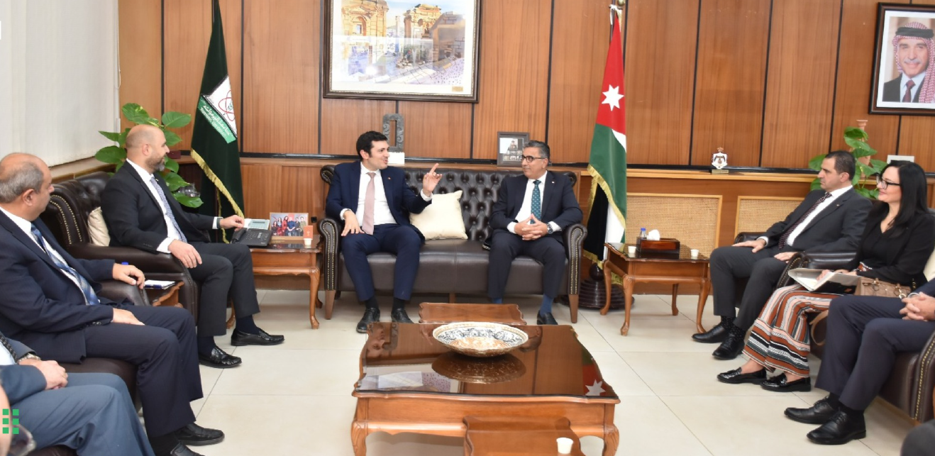 جامعة اليرموك وأورنج الأردن تبحثان تعزيز التعاون في الابتكار والتعليم الرقمي