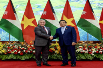 عاجل | الملك ورئيس الوزراء الفيتنامي يبحثان سبل الارتقاء بالتعاون الثنائي