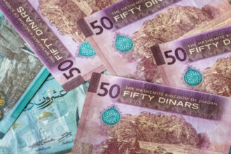 وزارة المالية تحول أجور مراقبي امتحان الثانوية العامة (جيل 2008)