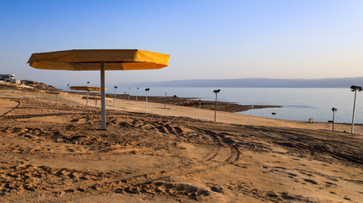 وفد استثماري تشيكي يبحث إنشاء قرية سياحية في البحر الميت