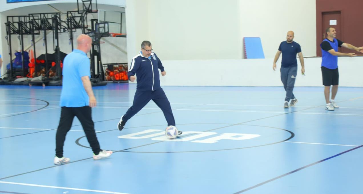 صورة حول : مباراة احتفالية بين فريق الصحفيين وجامعة البترا بمناسبة بدء العام الدراسي الجديد مباراة احتفالية بين فريق الصحفيين وجامعة البترا بمناسبة بدء العام الدراسي الجديد