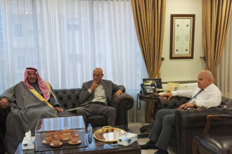 تعزيز الشراكة بين وزارة العمل والجمعيات الخيرية لخدمة المجتمع