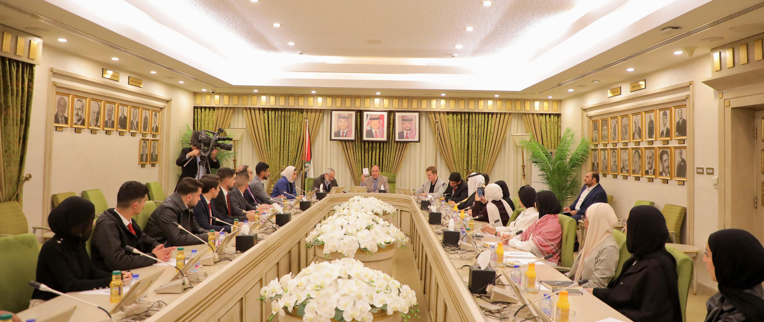 صورة حول : العين هاني الملقي يؤكد أهمية تمكين الشباب في مشروع التحديث السياسي العين هاني الملقي يؤكد أهمية تمكين الشباب في مشروع التحديث السياسي