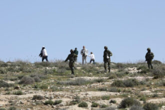 إصابات وحرق منزل ومركبات في هجوم لمستوطنين على بلدة سعير شمال الخليل