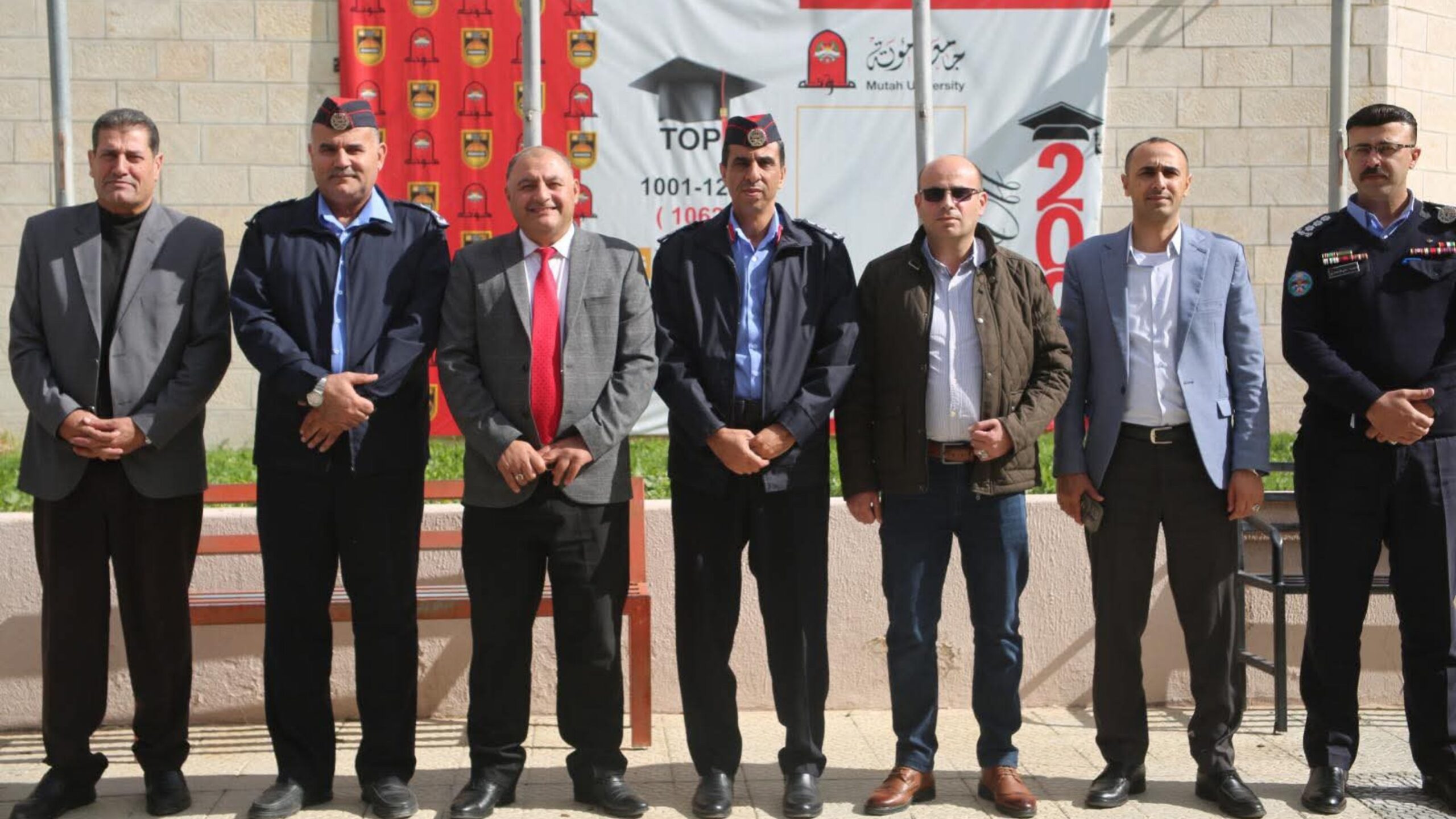 صورة حول : جامعة مؤتة وشرطة الكرك تنظمان حوارية لتعزيز الأمن والسلوكيات الإيجابية بين الطلبة جامعة مؤتة وشرطة الكرك تنظمان حوارية لتعزيز الأمن والسلوكيات الإيجابية بين الطلبة
