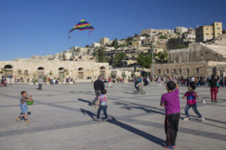 الأردن يحقق تقدماً واضحاً في صحة وتعليم الأطفال: 4.7 مليون طفل يشكلون 40% من السكان