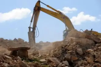 إغلاق مقلع غير مرخّص في عجلون وإيقاف مالكه