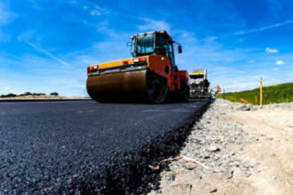 الأشغال تعلن تحويلات جزئية على طريق السلط – السرو – جامعة عمّان الأهلية لأعمال الصيانة