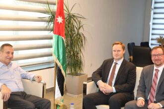 الخريسات يبحث مع بنك الإعمار الألماني تقدم مشروع “الوظائف الخضراء”