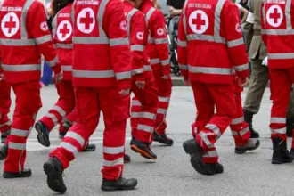 الصليب الأحمر يخفض ميزانية 2026 ويستغني عن 2,900 موظف بسبب أزمة التمويل العالمية