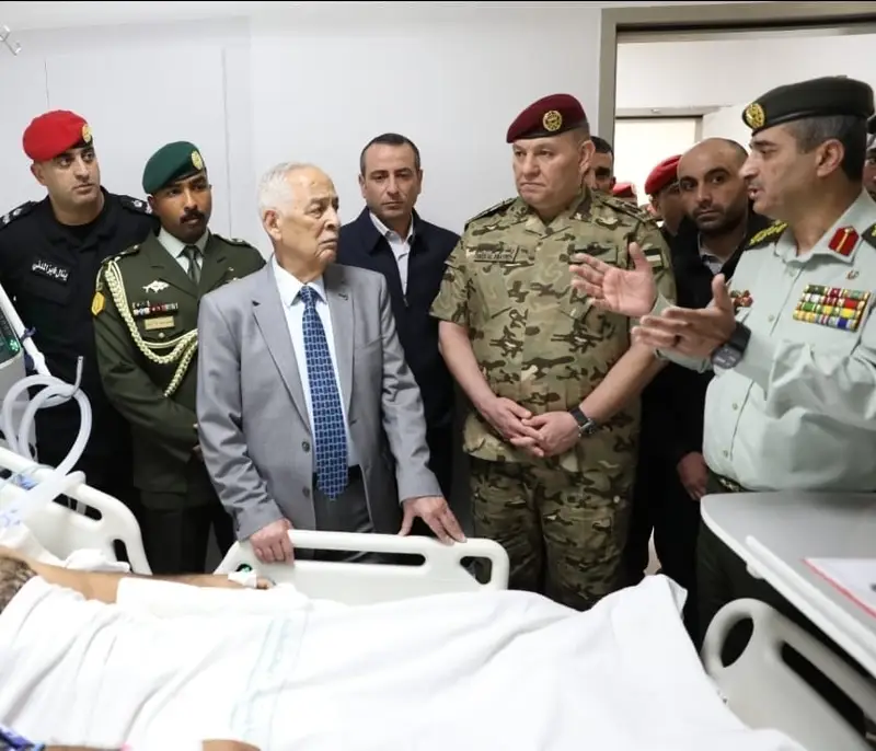 بتوجيهات ملكية.. رئيس الديوان الملكي يزور مصابي الأجهزة الأمنية في الرمثا