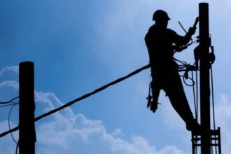 كهرباء إربد تعلن فصلاً مبرمجاً للتيار غداً السبت في عدد من مناطق المحافظة