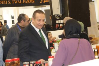 وزير الزراعة يتفقد أروقة مهرجان الزيتون الوطني الـ25