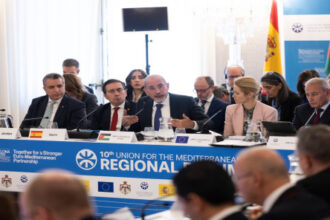 استقالة مدير مكتب زيلينسكي وسط فضيحة فساد وتفتيش منزله في أوكرانيا